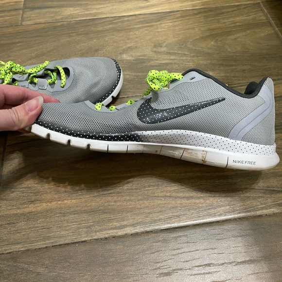 Women’s Nike - Picture 3 of 6